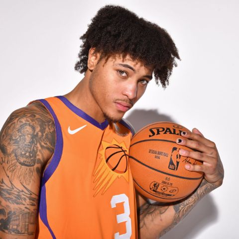 Kelly Oubre Jr poses a picture with basketball.